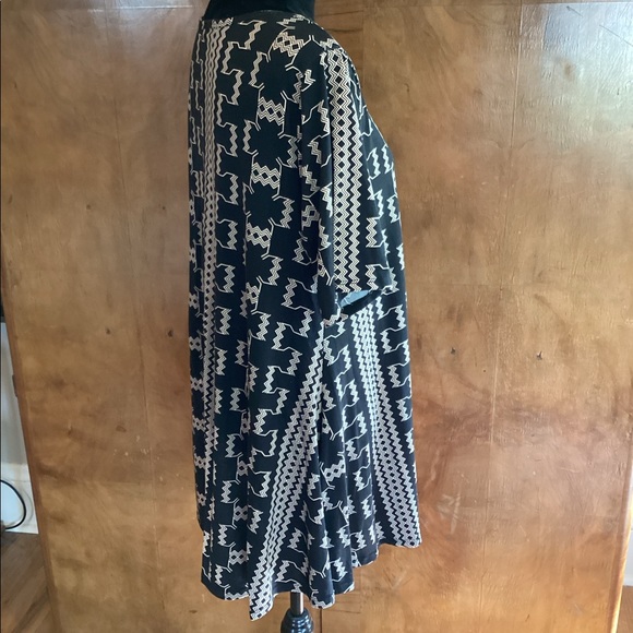 LuLaRoe Side Slit Top - Picture 5 of 8